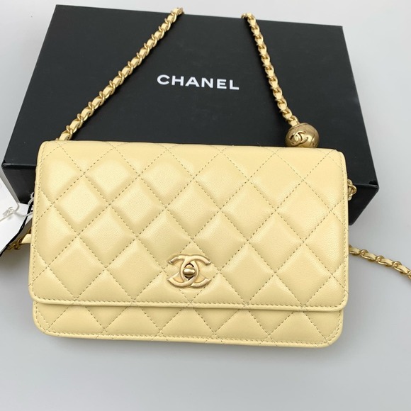 NIB Chanel 21C pearl crush wallet on chain WOC yellow - Picture 2 of 16